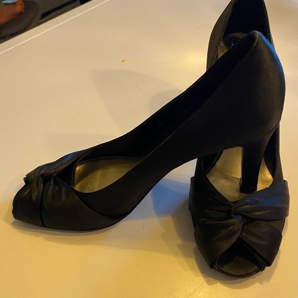 Satin Black Women’s Heels. Size 8. - Picture 2 of 6
